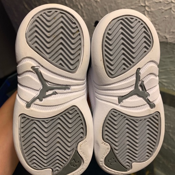Jordan 12 stealth size 7c - Picture 4 of 8